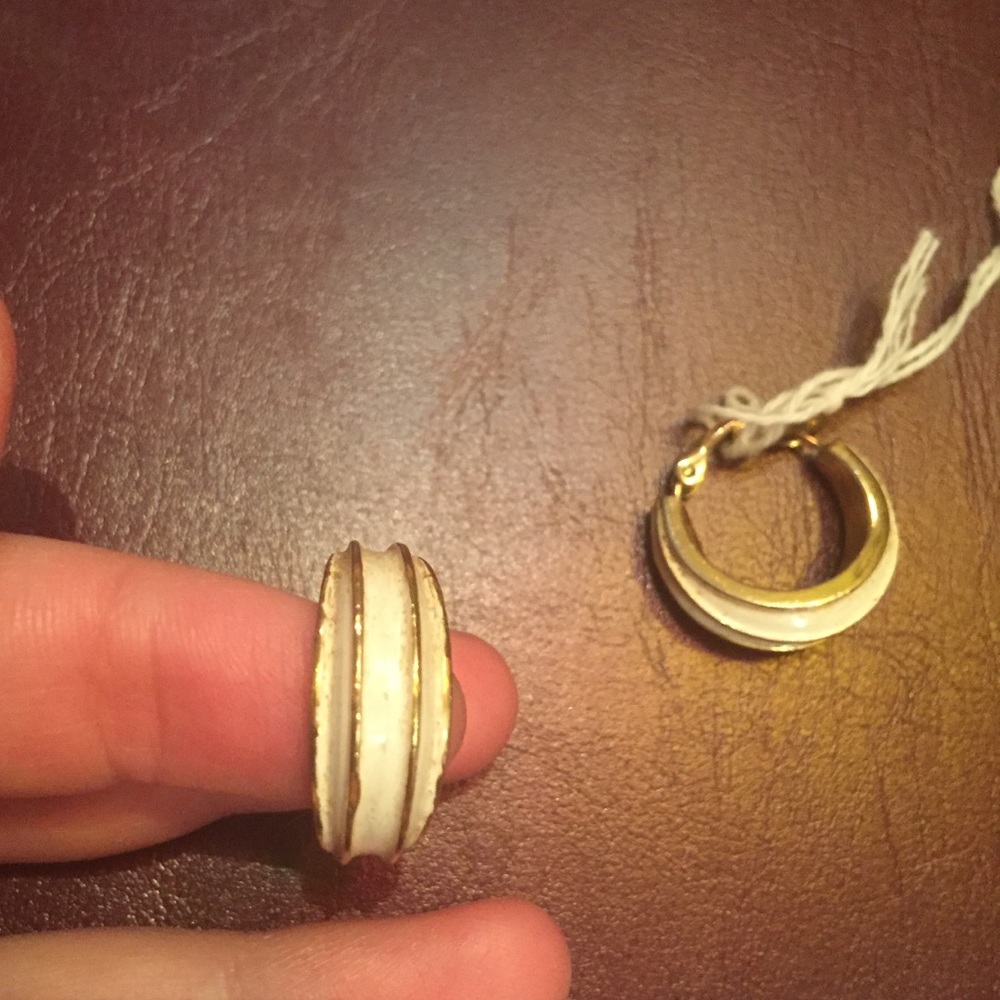 Hoop earrings🌼 - Picture 2 of 3